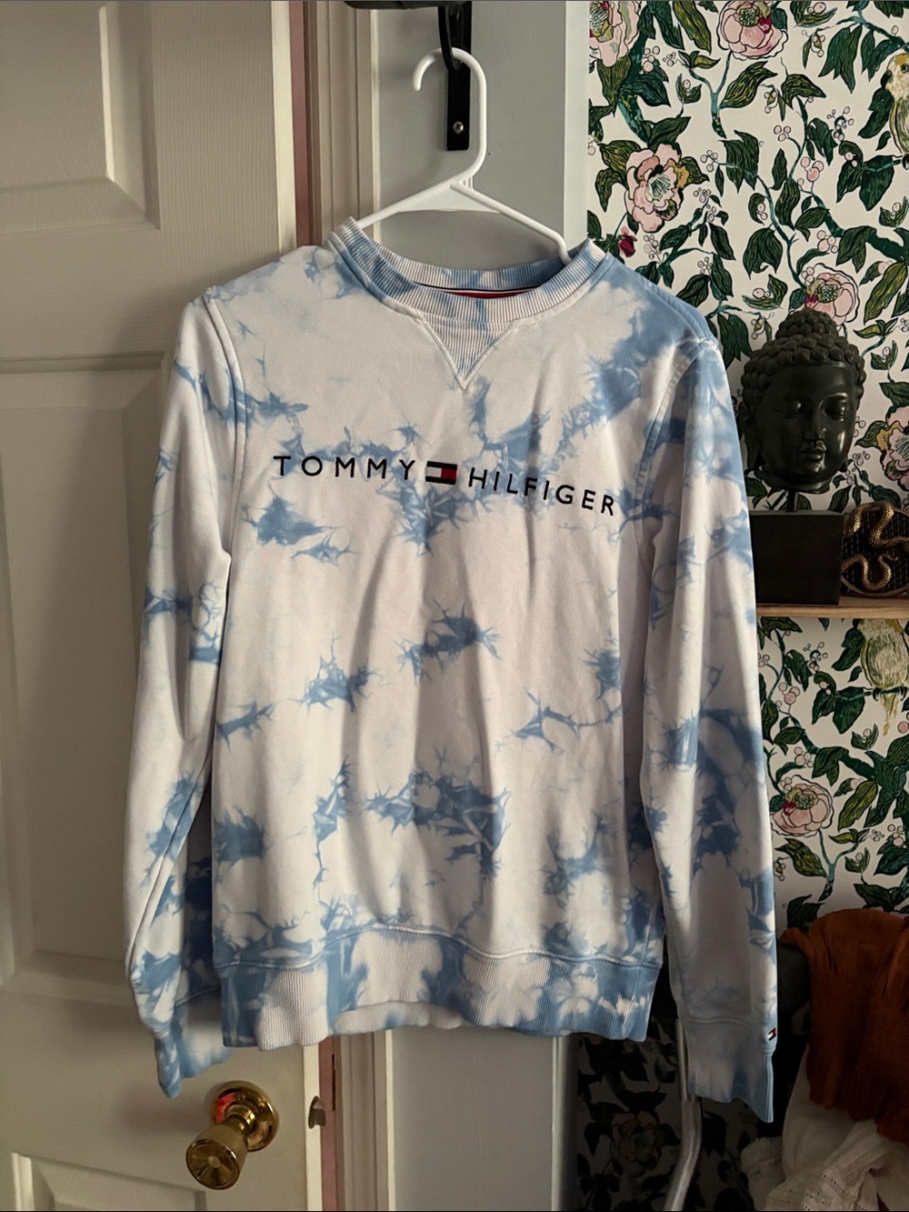 Tommy Hilfiger Men's White and Light Blue Tie-Dye Crewneck Sweatshirt